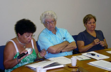 Da esq. para a Dir., Madel Luz, Jos� da Rocha Carvalheiro e Maria Cecilia Minayo.